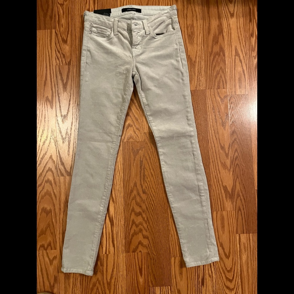 J Brand pants LT Gray skinny legs. Size 25 brand new.